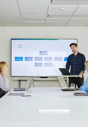Person presenting in meeting 